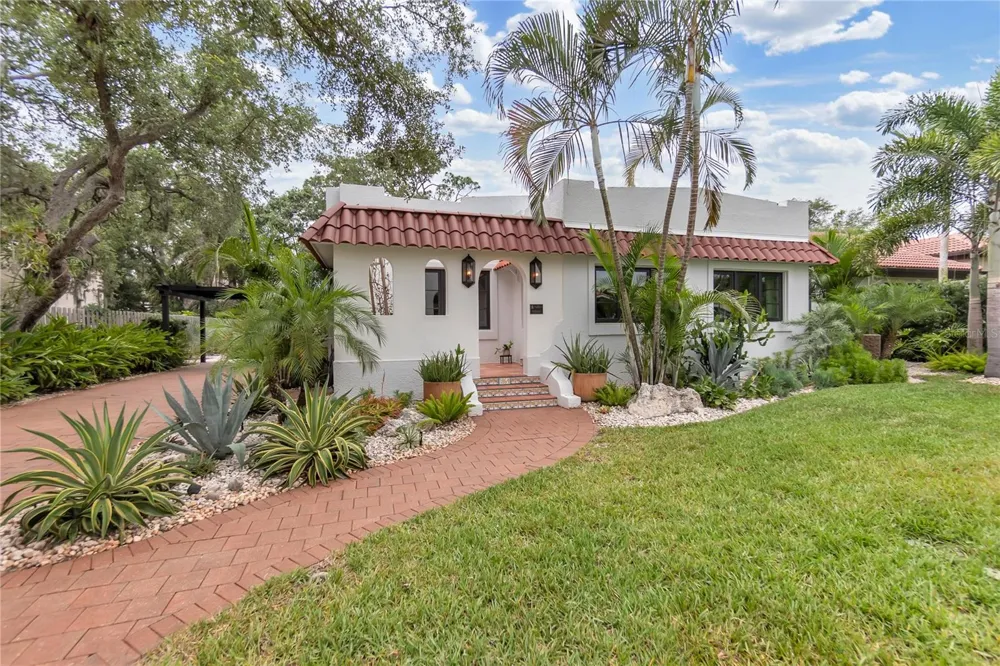 1864 CLEMATIS ST STREET Sarasota, FL 34239