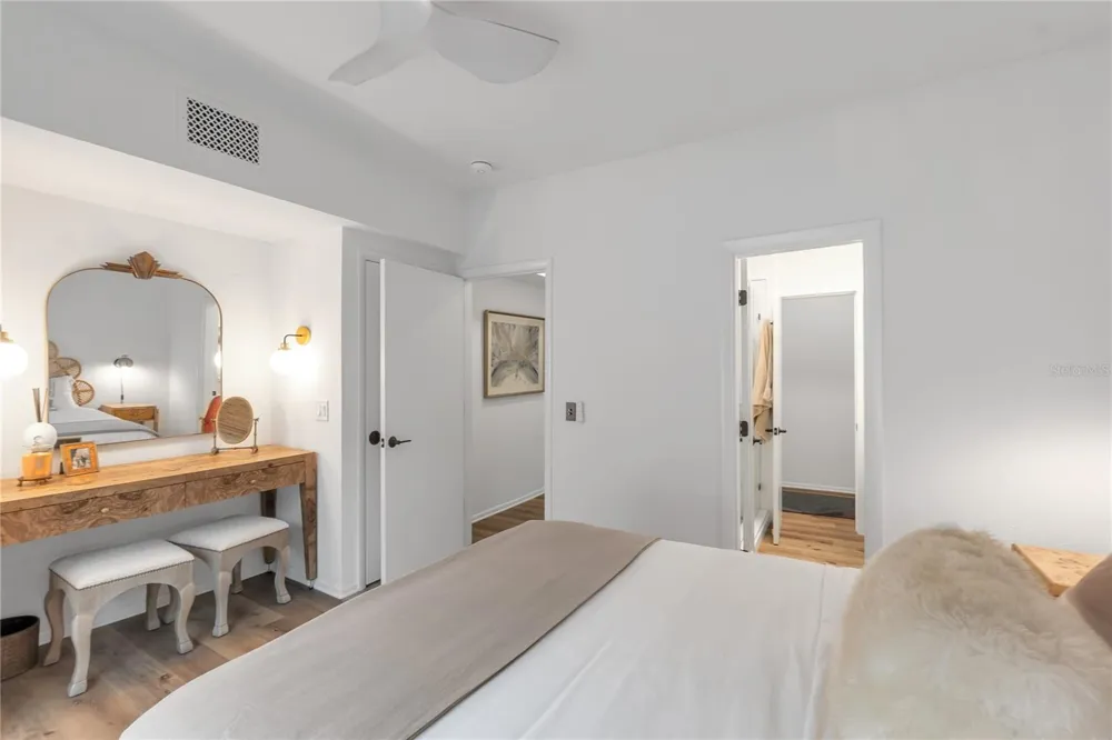 1864 CLEMATIS ST STREET Sarasota, FL 34239