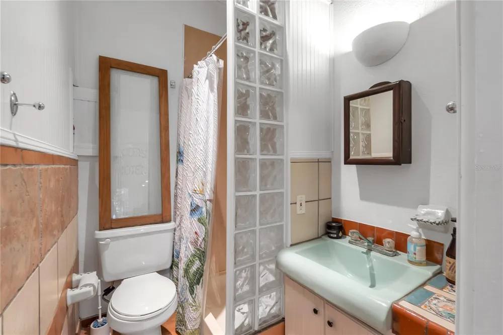 1864 CLEMATIS ST STREET Sarasota, FL 34239