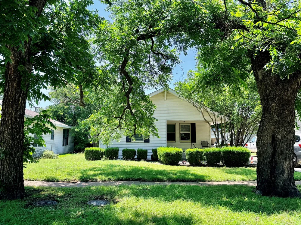922 Plum Street Graham, TX 76450