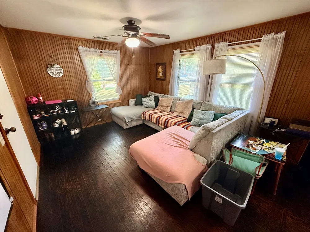 922 Plum Street Graham, TX 76450
