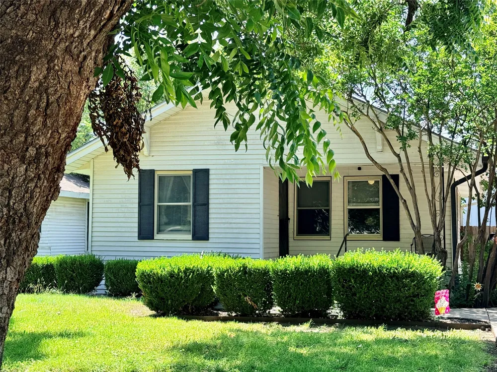 922 Plum Street Graham, TX 76450