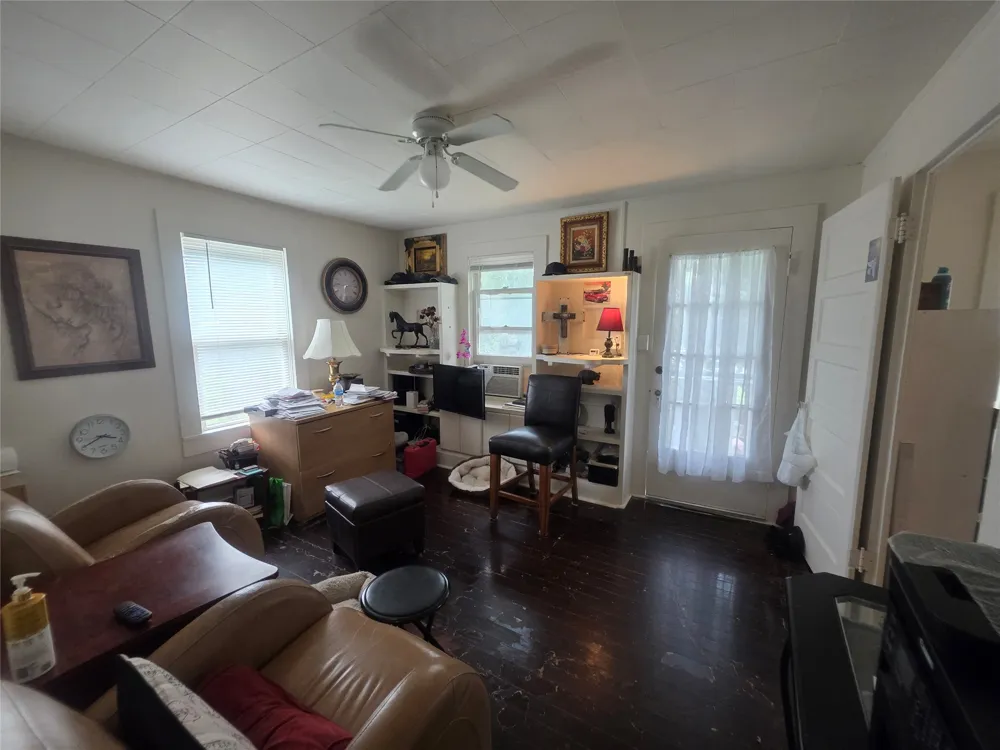 922 Plum Street Graham, TX 76450