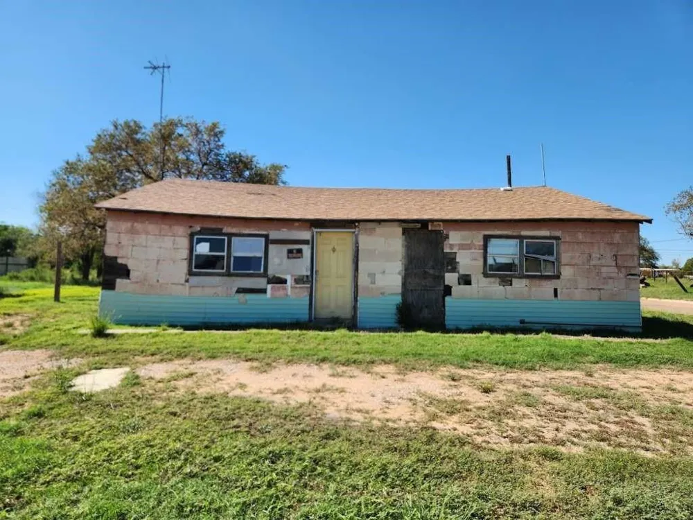 1029 Avenue J Tahoka, TX 79373