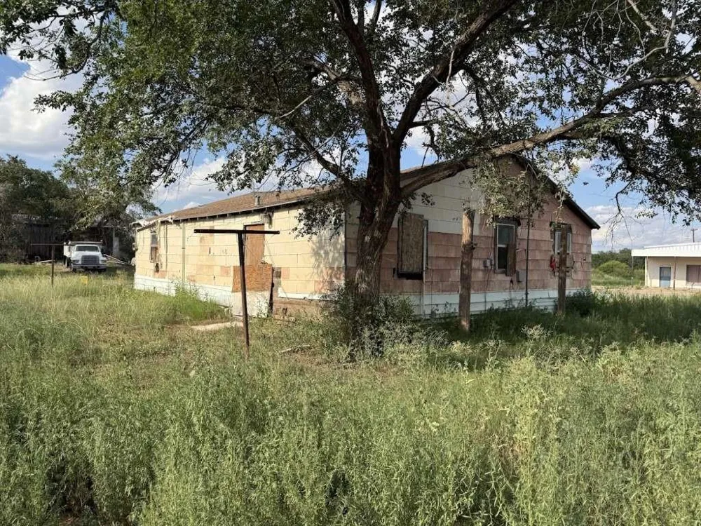 1029 Avenue J Tahoka, TX 79373
