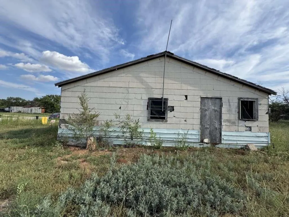 1029 Avenue J Tahoka, TX 79373