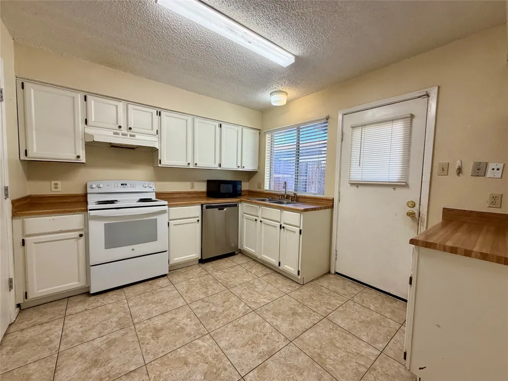 1301 Lovell Drive Arlington, TX 76012