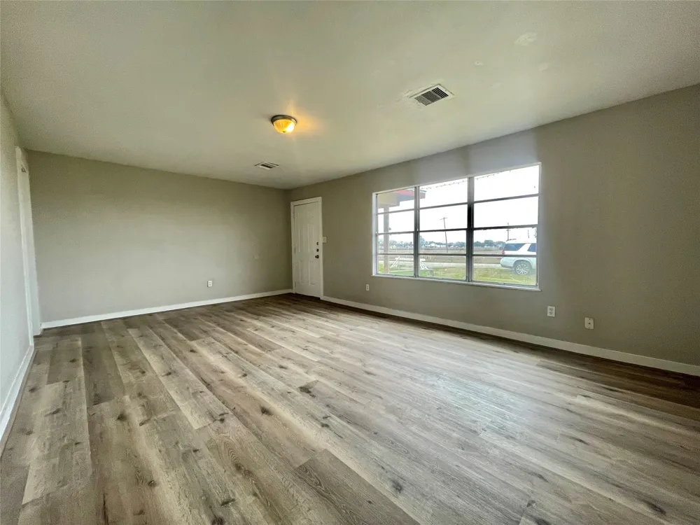 327 W 7th Street Freeport, TX 77541