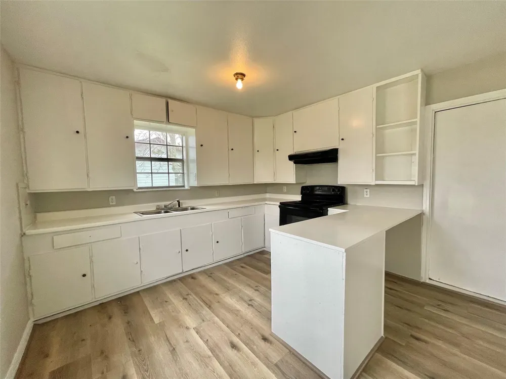 327 W 7th Street Freeport, TX 77541