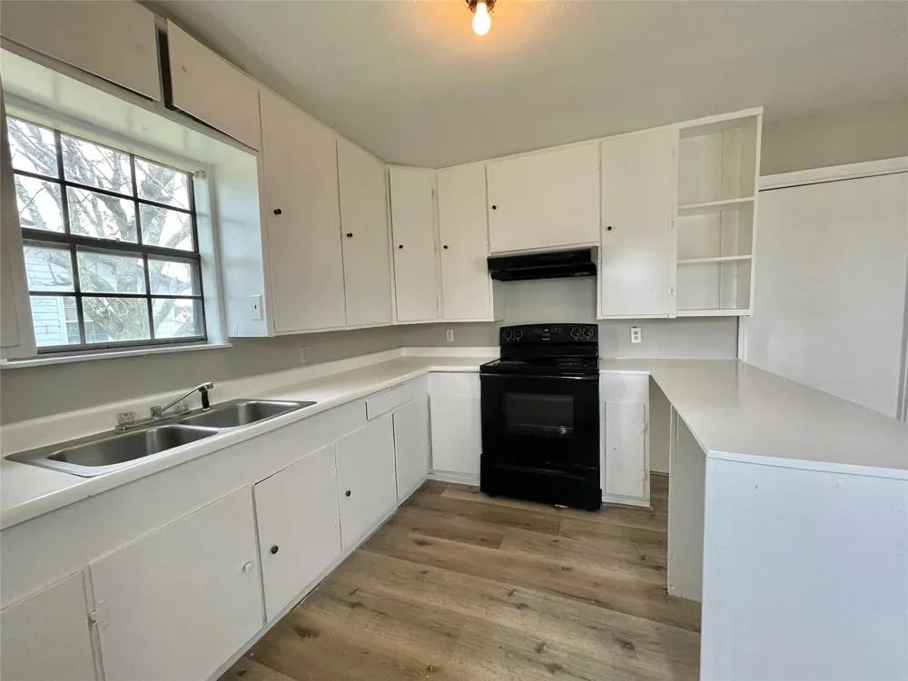 327 W 7th Street Freeport, TX 77541