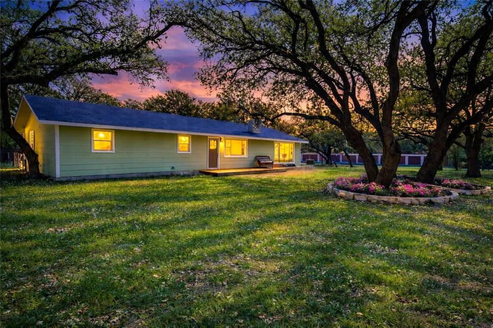 207 Haley Johnson City, TX 78636