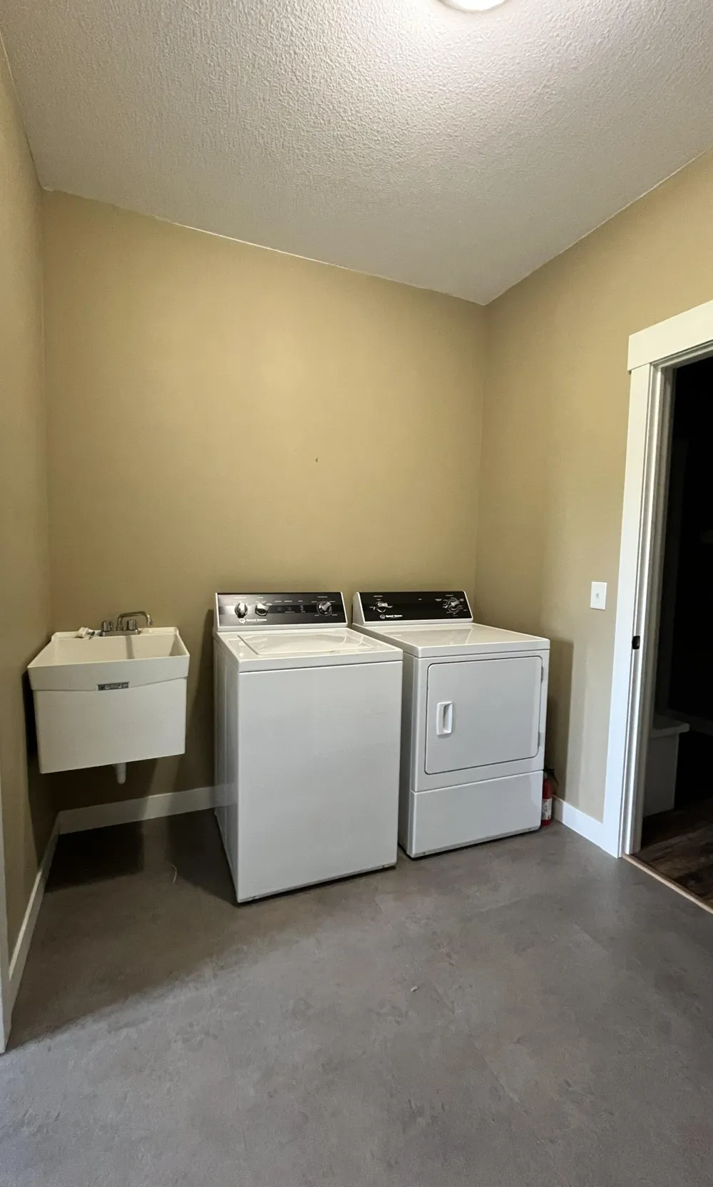 721 St James Circle Litchfield, MN 55355