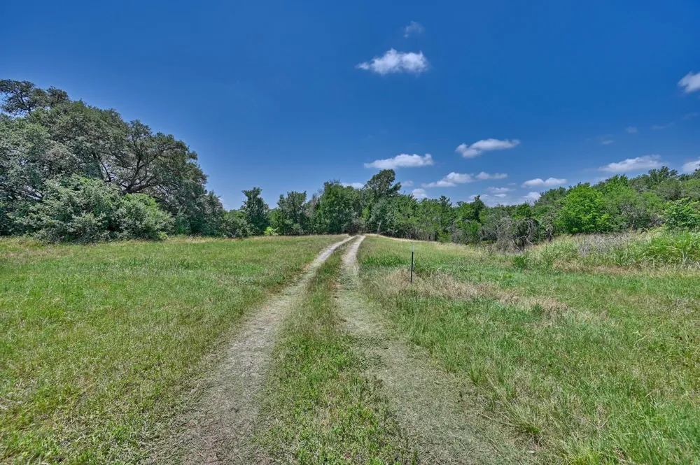 6238 Kovar Road Fayetteville, TX 78940