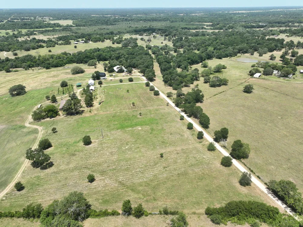 6238 Kovar Road Fayetteville, TX 78940