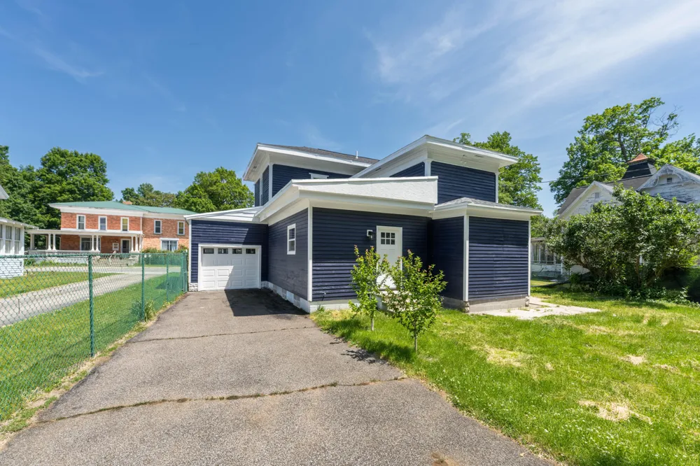 18 Franklin Street Hartford, MI 49057
