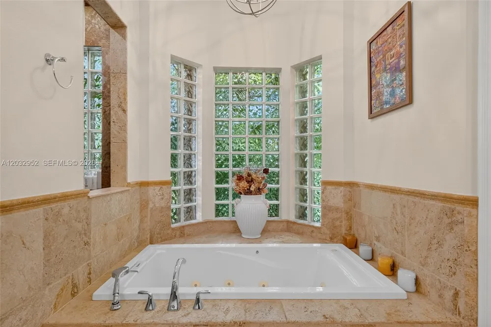 8920 SW 162nd Ter Palmetto Bay, FL 33157