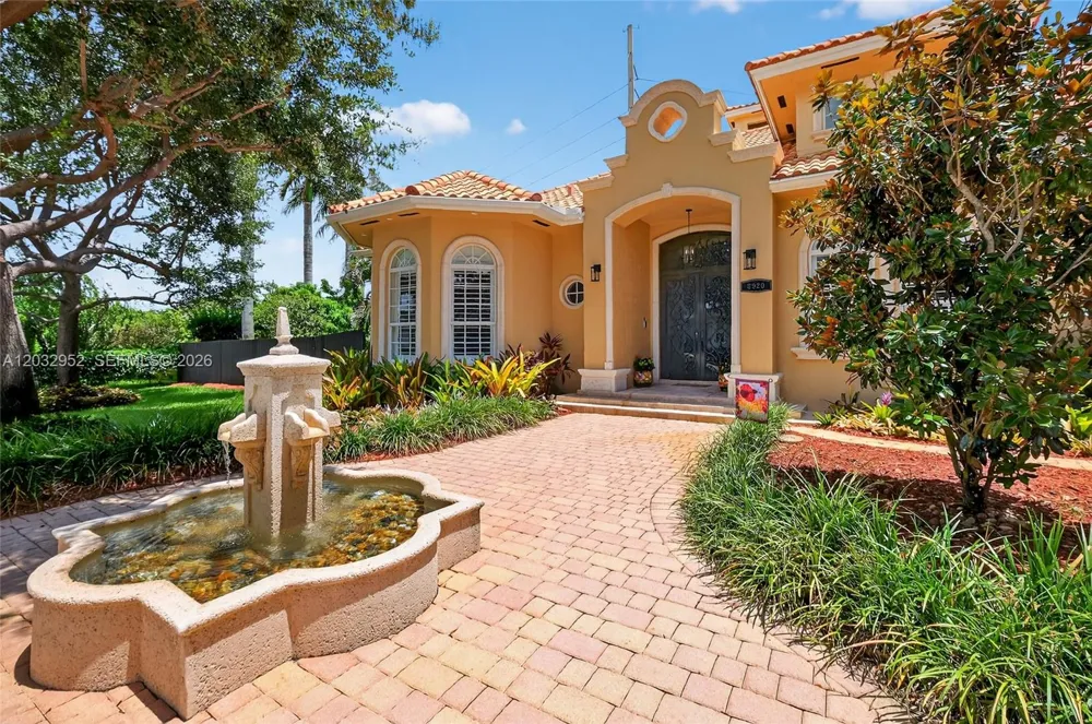 8920 SW 162nd Ter Palmetto Bay, FL 33157