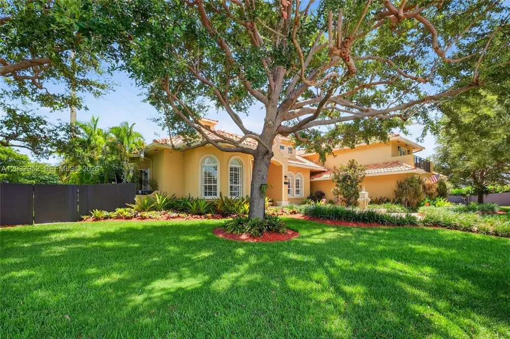 8920 SW 162nd Ter Palmetto Bay, FL 33157