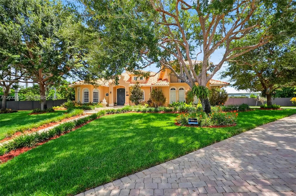 8920 SW 162nd Ter Palmetto Bay, FL 33157