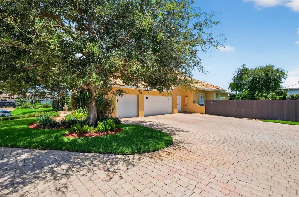8920 SW 162nd Ter Palmetto Bay, FL 33157