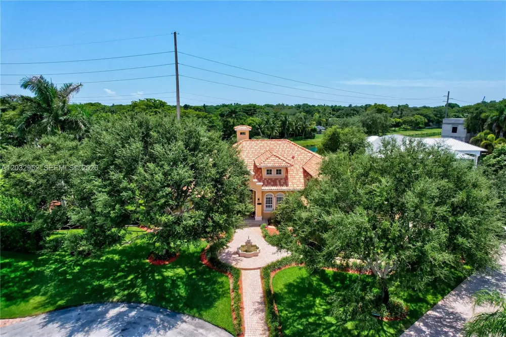 8920 SW 162nd Ter Palmetto Bay, FL 33157