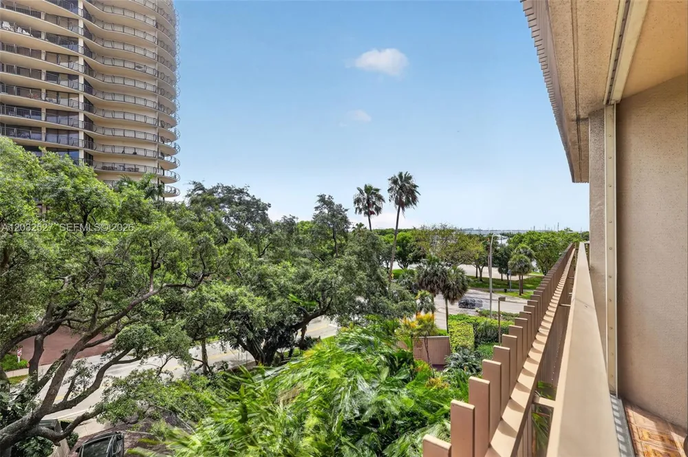 2901 S Bayshore Dr #4A Miami, FL 33133