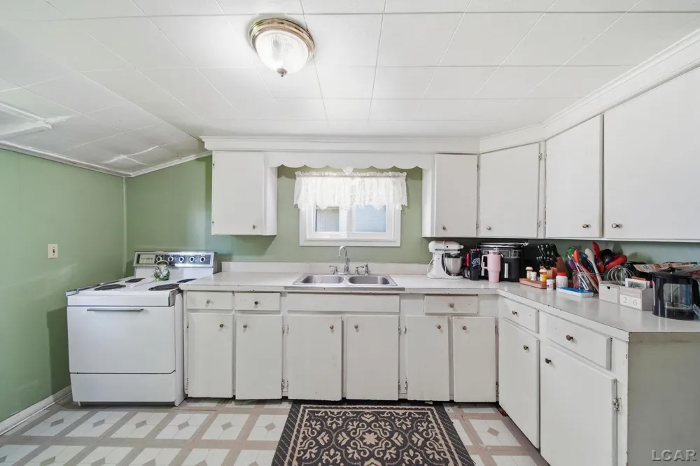 215 S Jackson Street Addison Village, MI 49220