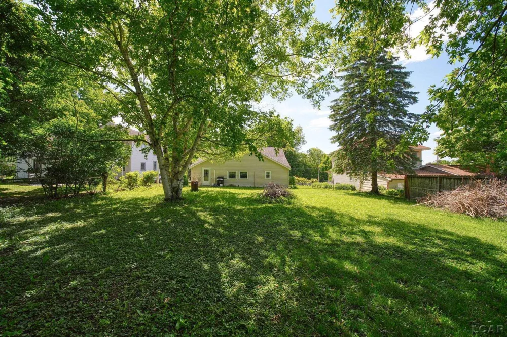 215 S Jackson Street Addison Village, MI 49220