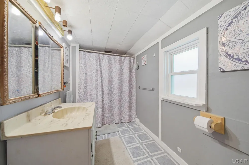 215 S Jackson Street Addison Village, MI 49220