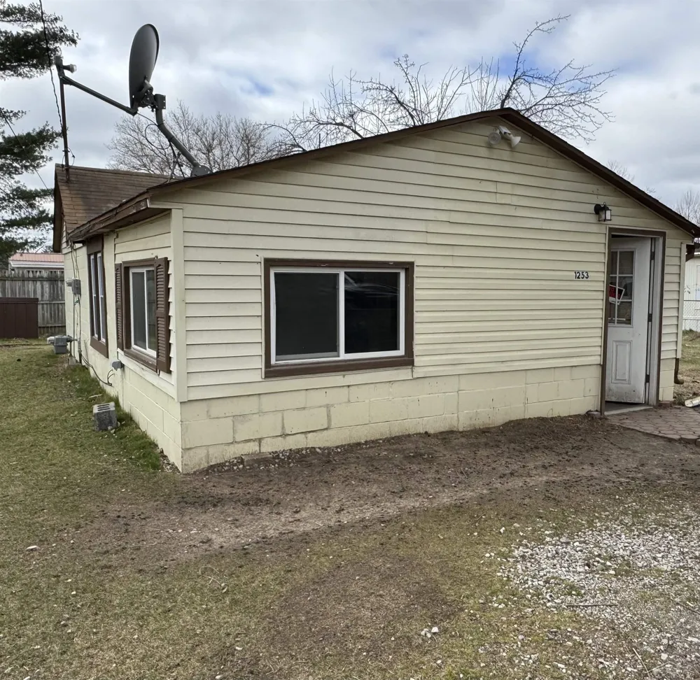 1253 Denton Creek Road Beaverton City, MI 48612