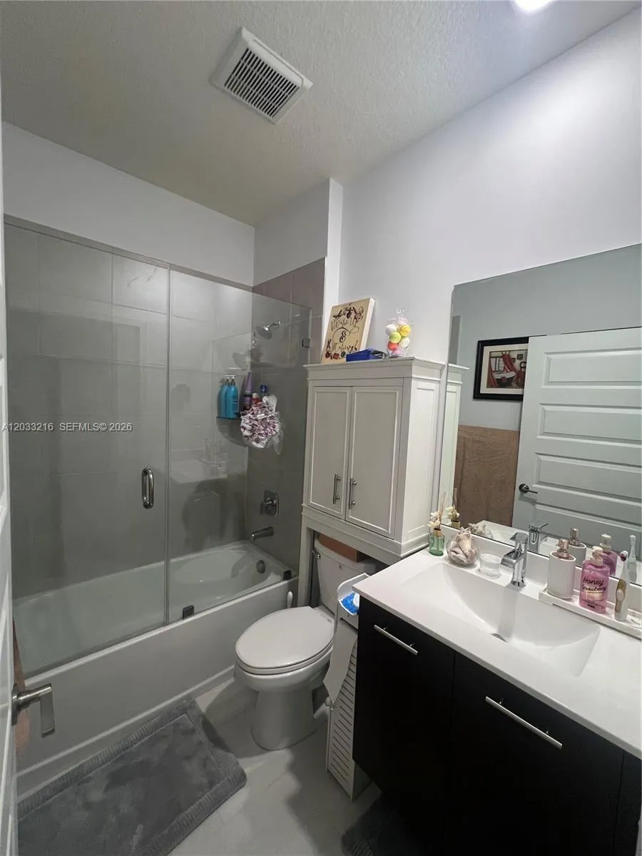 4670 NW 84th Ave #32 Doral, FL 33166