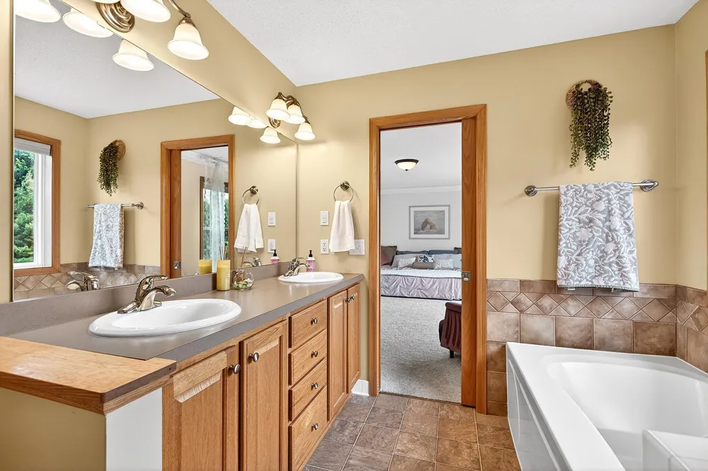 9400 Glacier Road Minnetrista, MN 55375