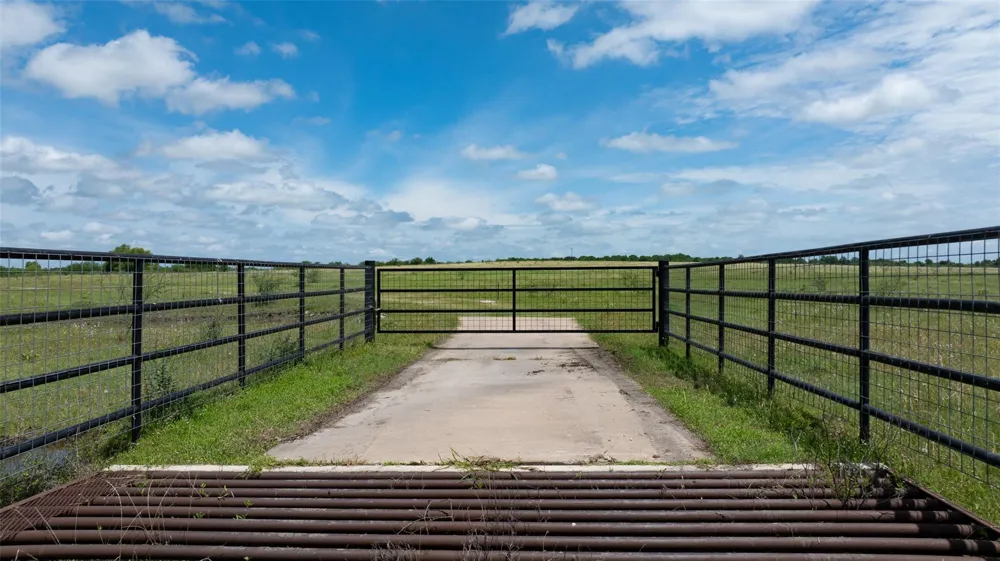 5661 Chadwick Hogan Road Chappell Hill, TX 77426
