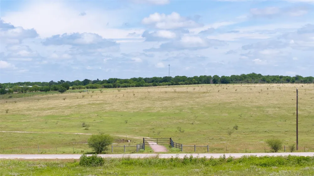 5661 Chadwick Hogan Road Chappell Hill, TX 77426