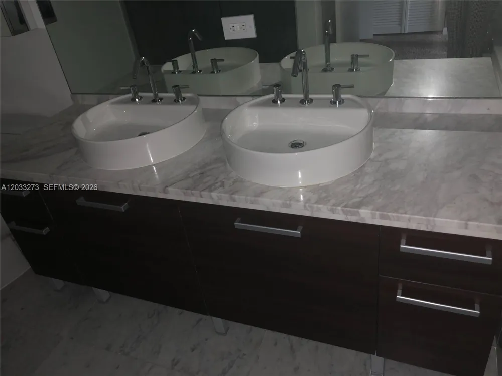 253 NE 2nd St #509 Miami, FL 33132