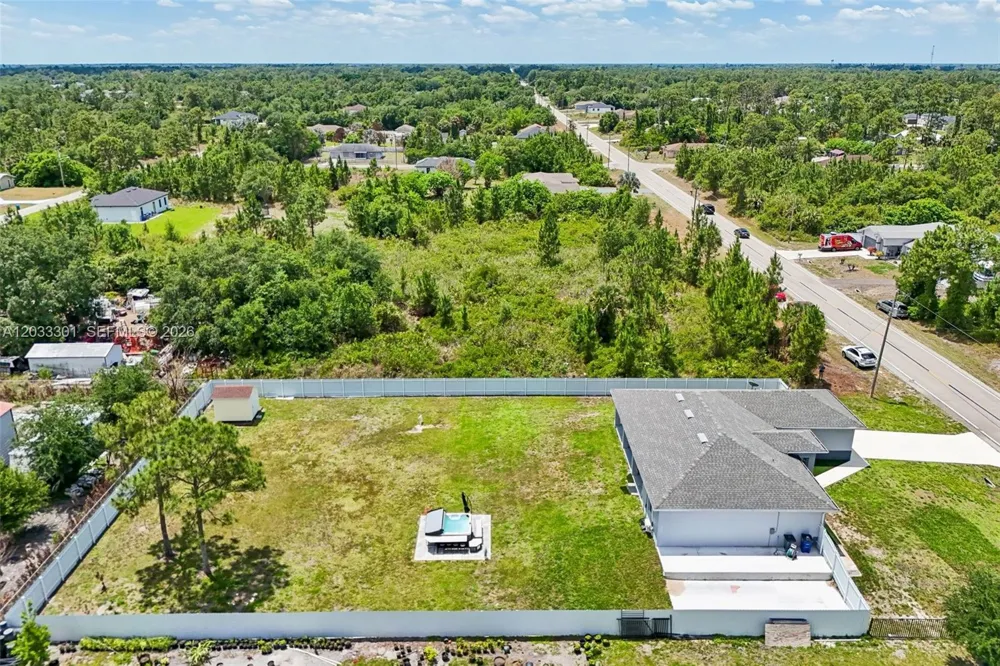 910 Richmond Ave N Lehigh Acres, FL 33972
