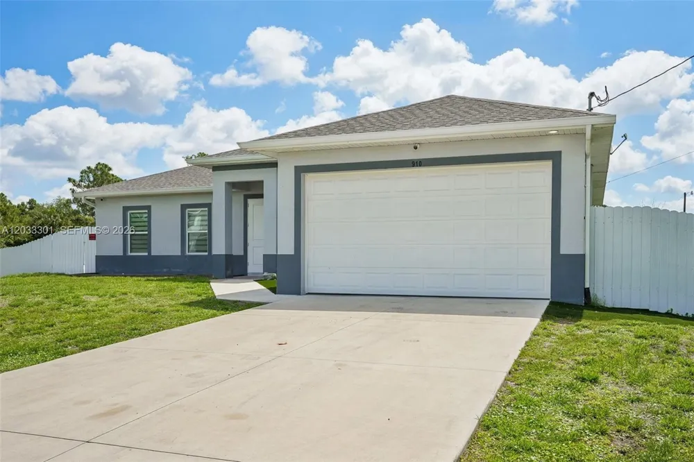 910 Richmond Ave N Lehigh Acres, FL 33972