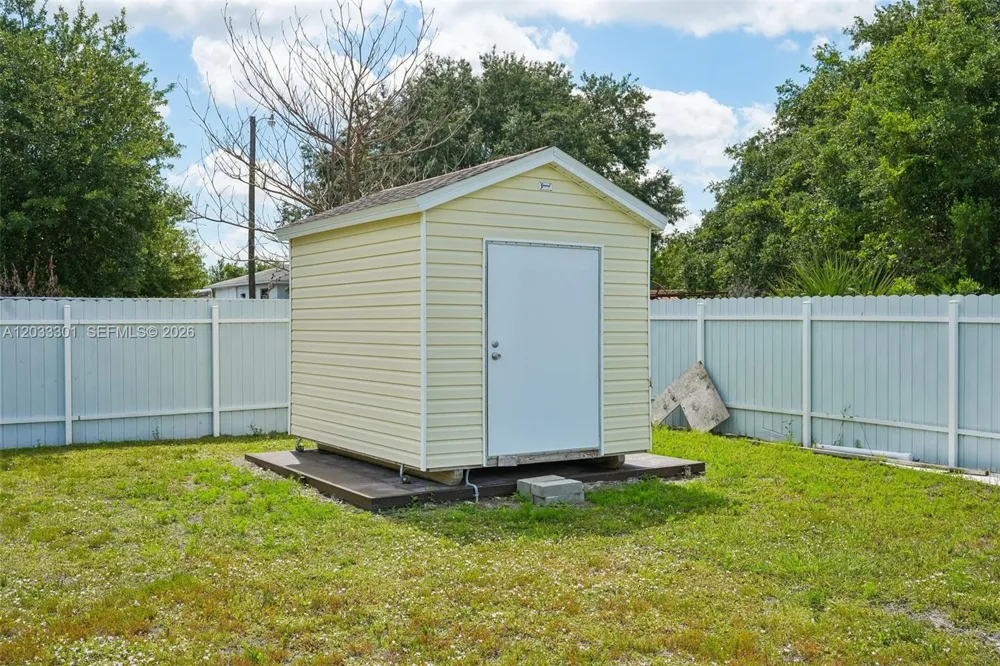 910 Richmond Ave N Lehigh Acres, FL 33972