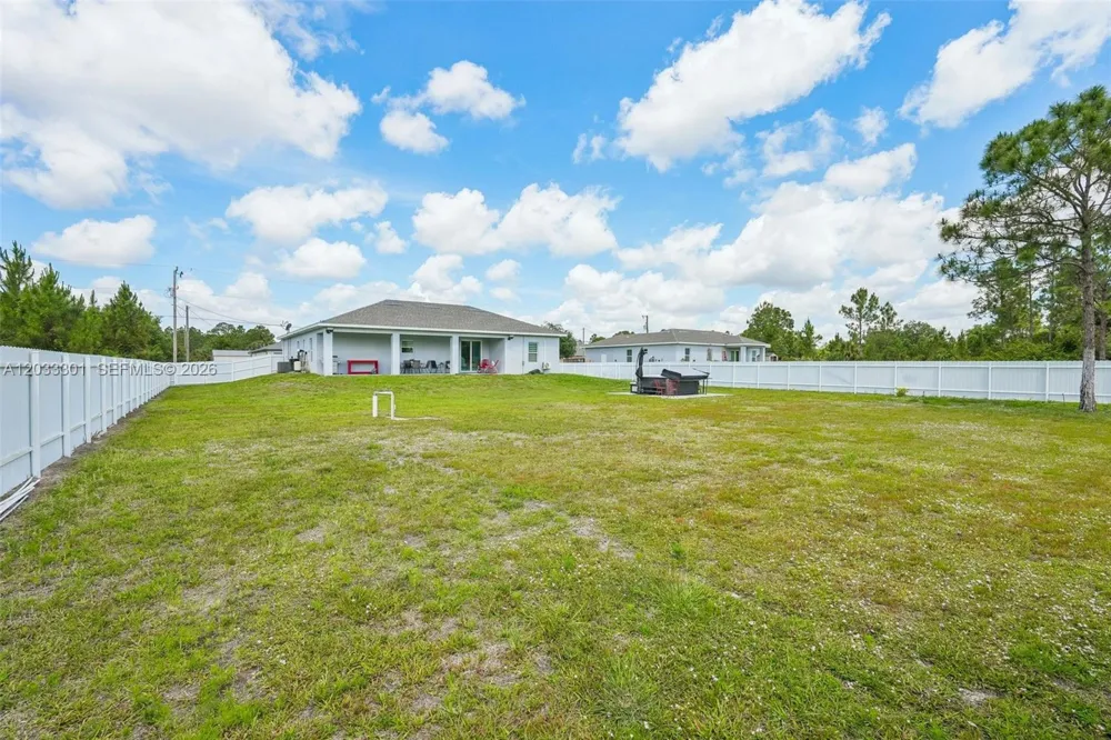 910 Richmond Ave N Lehigh Acres, FL 33972