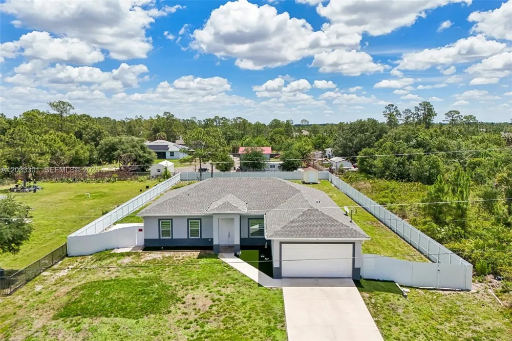 910 Richmond Ave N Lehigh Acres, FL 33972