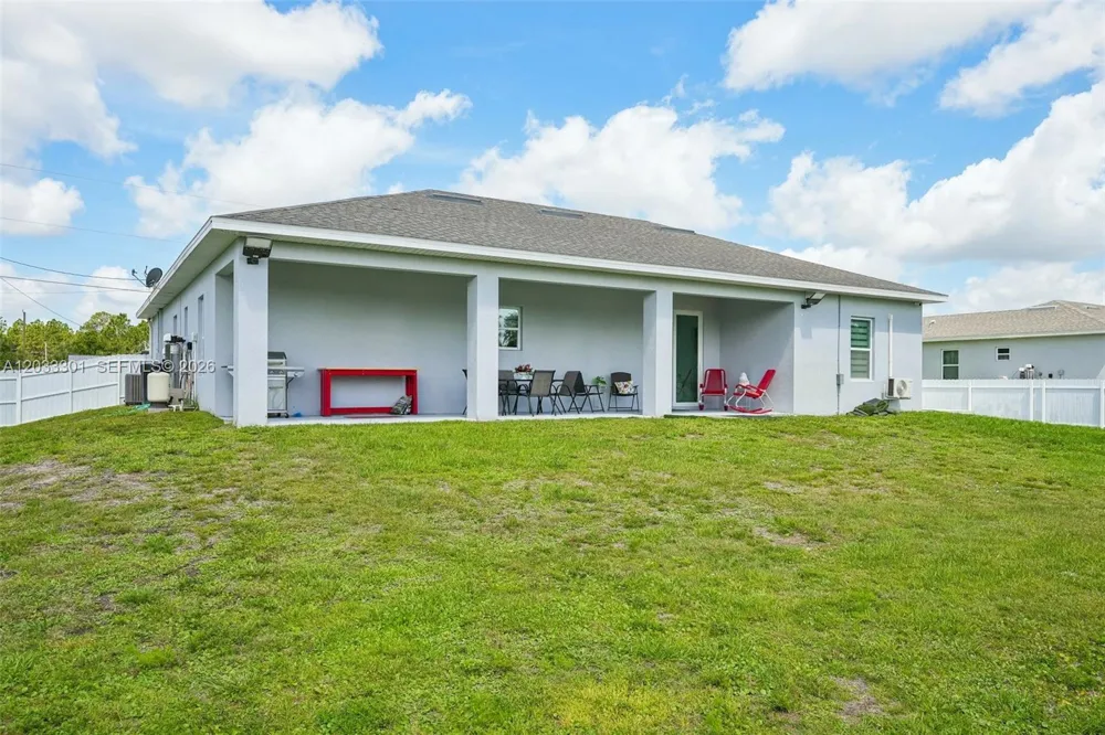 910 Richmond Ave N Lehigh Acres, FL 33972