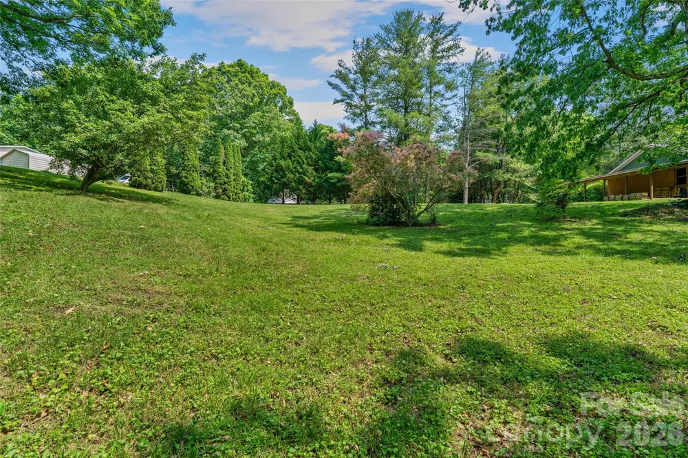 18 Luckenbach Drive Fairview, NC 28730