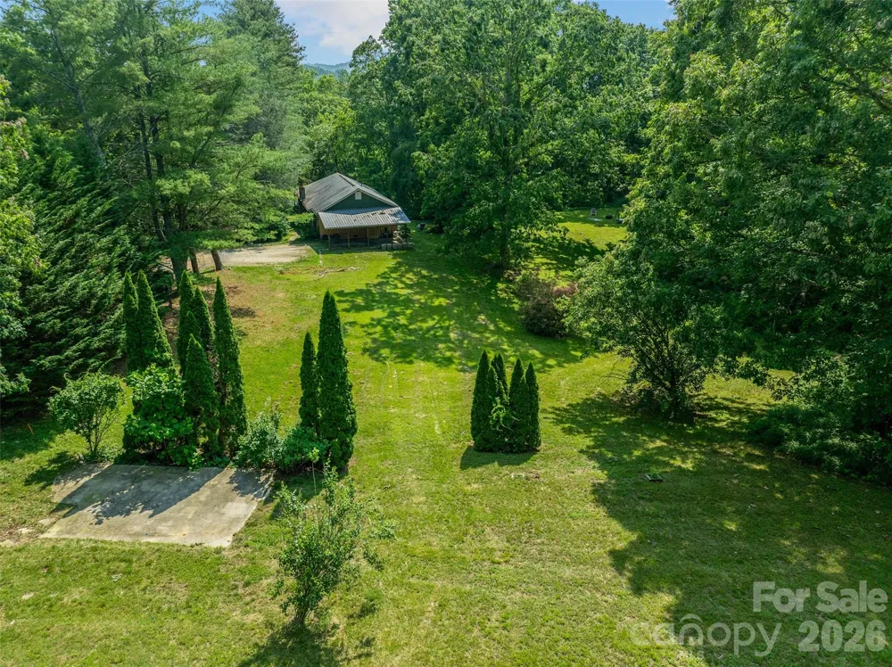 18 Luckenbach Drive Fairview, NC 28730