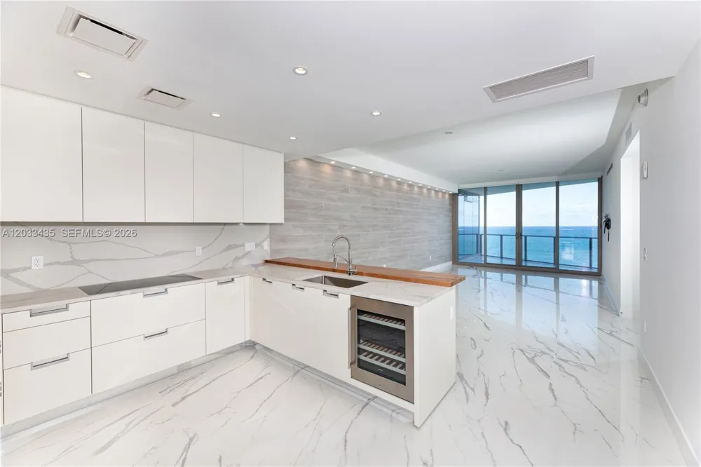 15701 Collins Ave #1403 Sunny Isles Beach, FL 33160