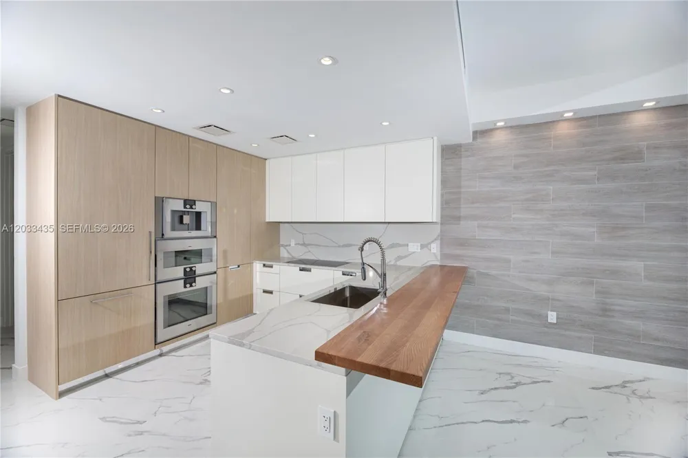 15701 Collins Ave #1403 Sunny Isles Beach, FL 33160