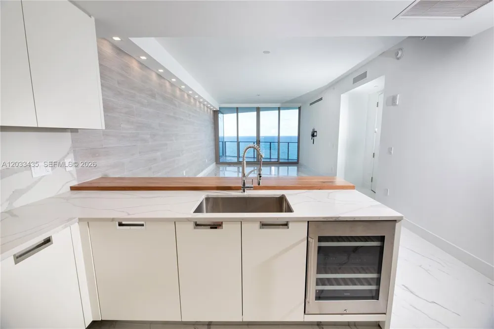 15701 Collins Ave #1403 Sunny Isles Beach, FL 33160