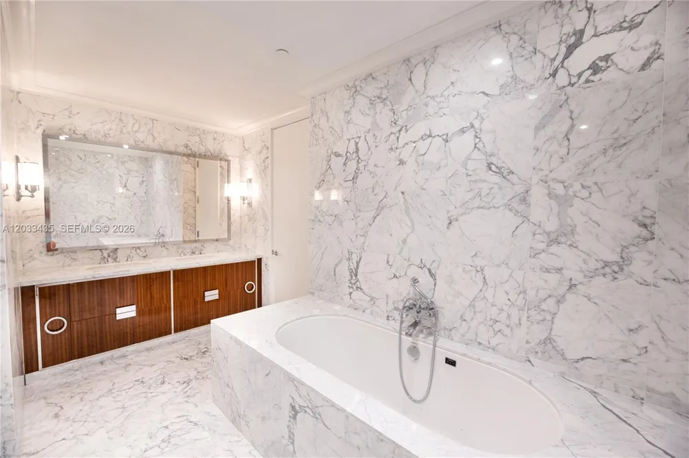 15701 Collins Ave #1403 Sunny Isles Beach, FL 33160