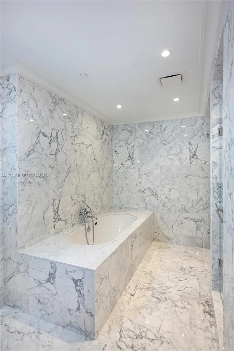 15701 Collins Ave #1403 Sunny Isles Beach, FL 33160