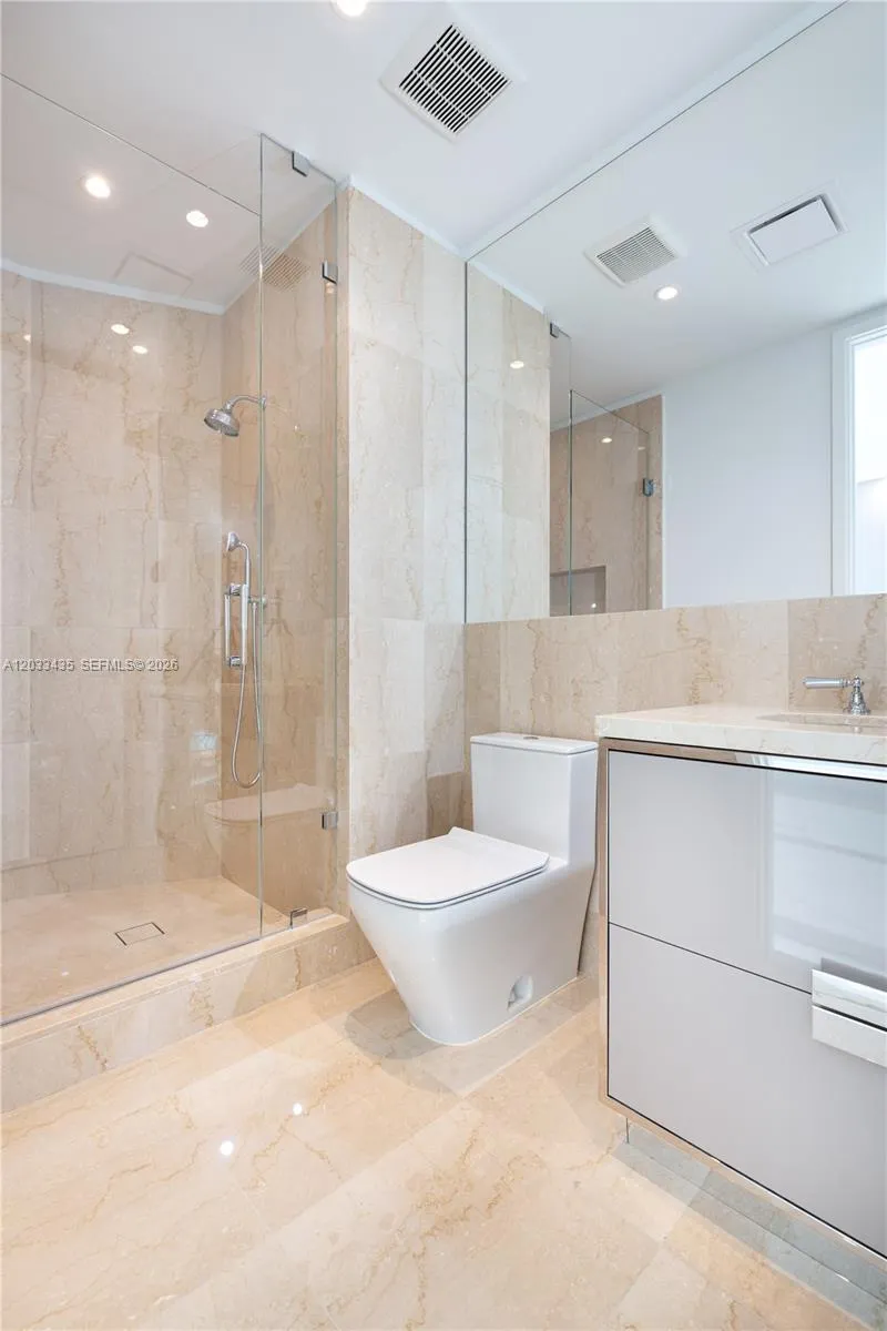 15701 Collins Ave #1403 Sunny Isles Beach, FL 33160