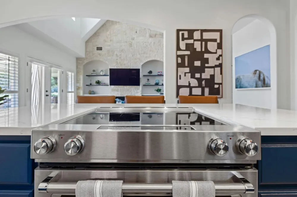 220 Sundance Trail Dripping Springs, TX 78620